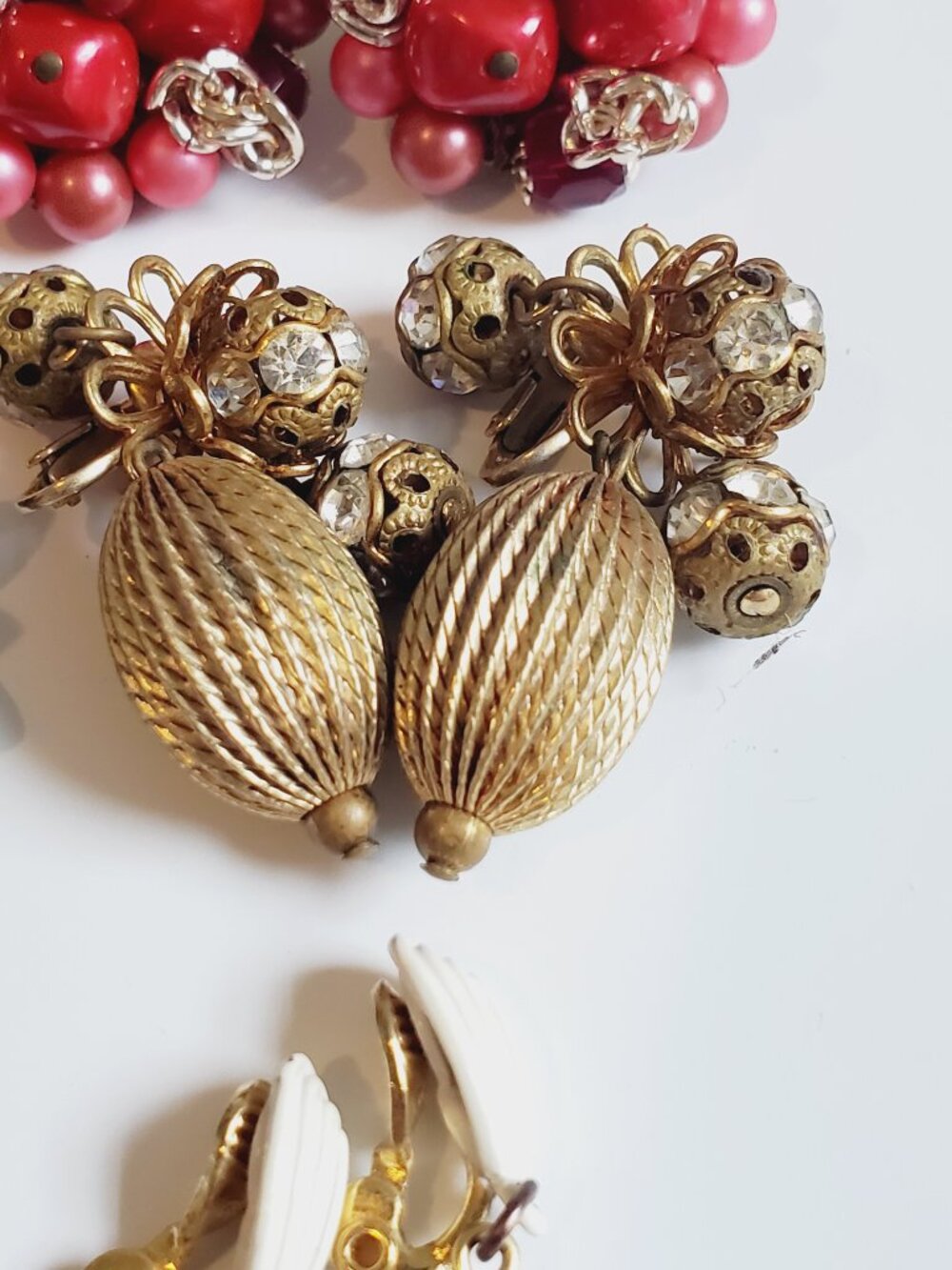 12 Pair of clip on Earrings, items # B 367-378, . wt. 144 grams,. - Picture 5 of 15